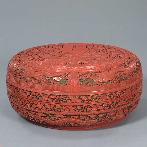 Lidded banquet box with dragons