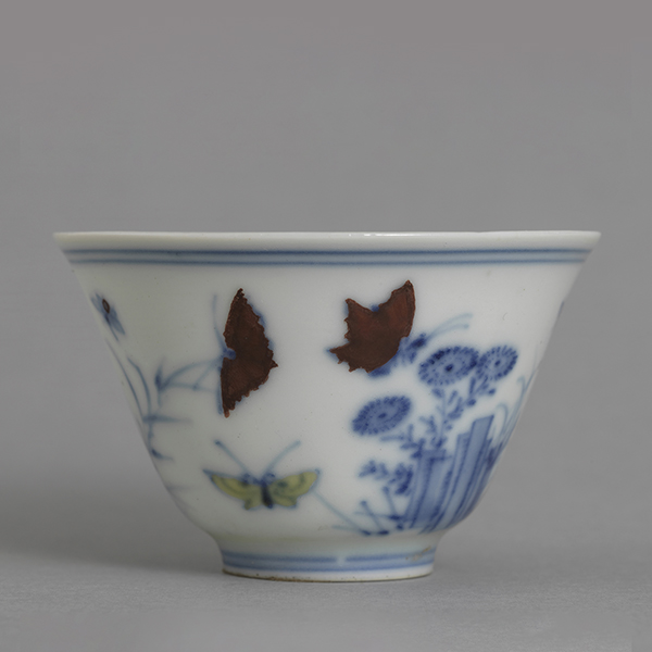 Cup with garden scenes in autumn