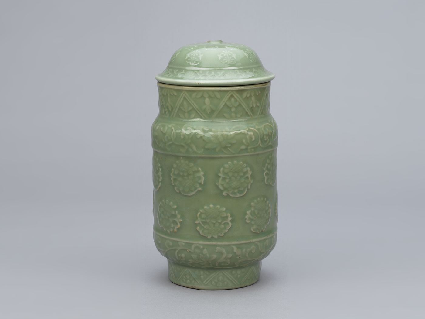 Lidded jar with lotus roundels